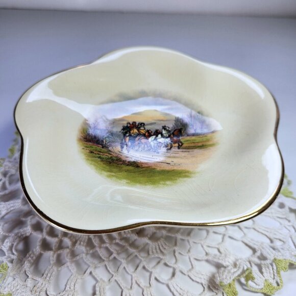 Royal Winton Candy Dish Old English Coaching Scenes Pedestal Base - Picture 2 of 10